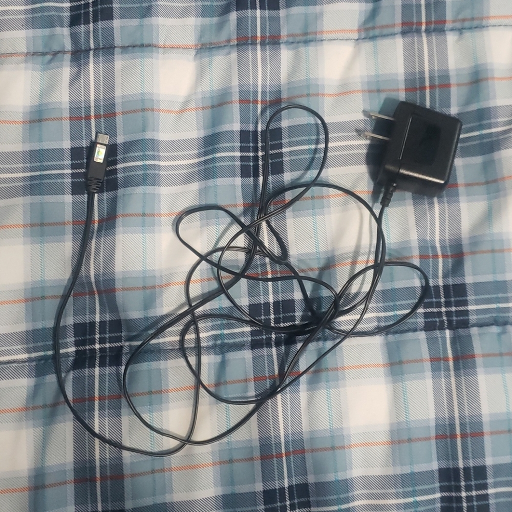 Motorola black plug in cellphone charger s9